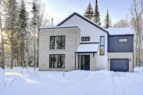 Modern Luxury 4-Bedroom Home by Mont-Tremblant Ski Resort